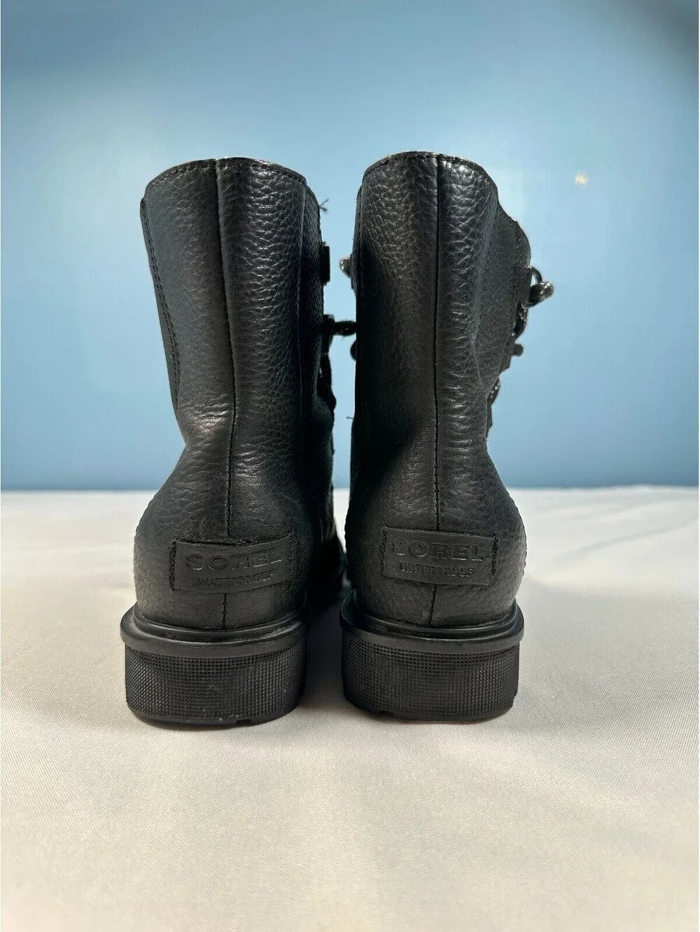 Sorel Phoenix Short Lace Cozy Waterproof Boots Black Leather Shearling Size 7.5